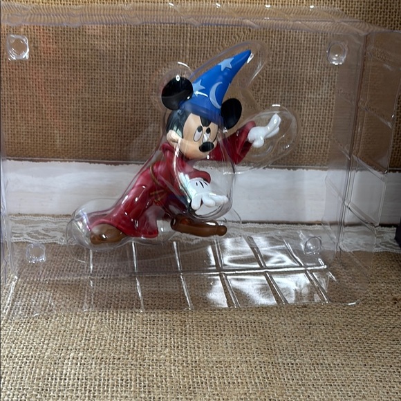 D23 Magic & Mystery Sorcerer's Apprentice Mickey Mouse Figurine - Picture 2 of 7